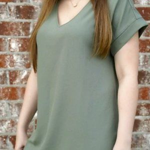New Zenana Outfitters Short Cuffed Sleeve Round Hem V- Neck Blouse Top Green 2X